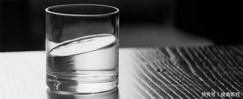 心脑血管|一杯水也能触发心脏病心脏最怕5种喝水方式，别再喝错了