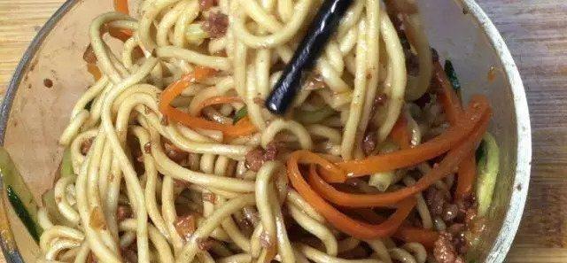 做法|炸酱面正确做法,很多人第一步就错,学会全家早餐不用买