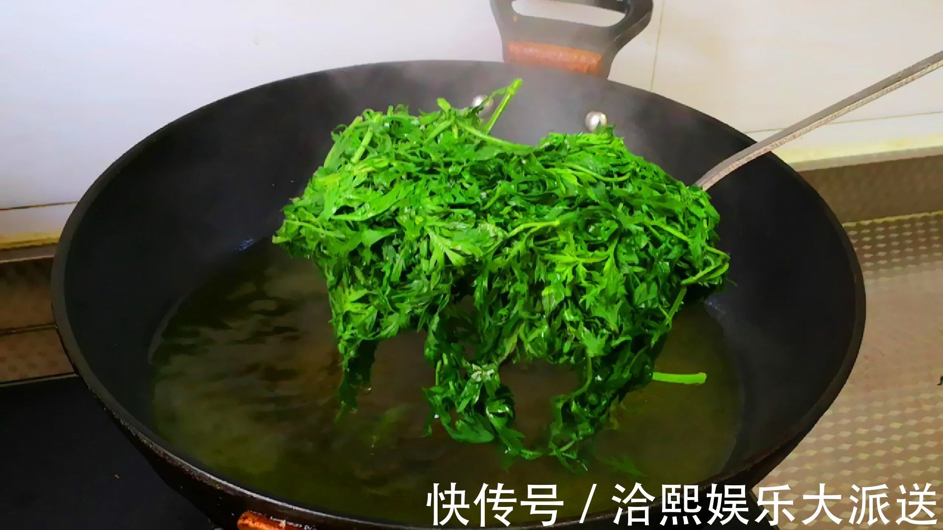 胡萝卜有营养,很多人却不爱吃,教你秘制新吃法,孩子抢着吃,香