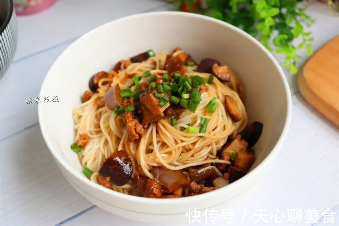香菇|夏季吃面条，就爱这做法，鲜香多汁，根根入味，一大碗不够吃