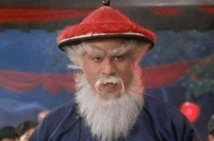 脱掉|康熙要杀死鳌拜,鳌拜当面脱掉上衣,康熙看后,捂着眼不敢杀他