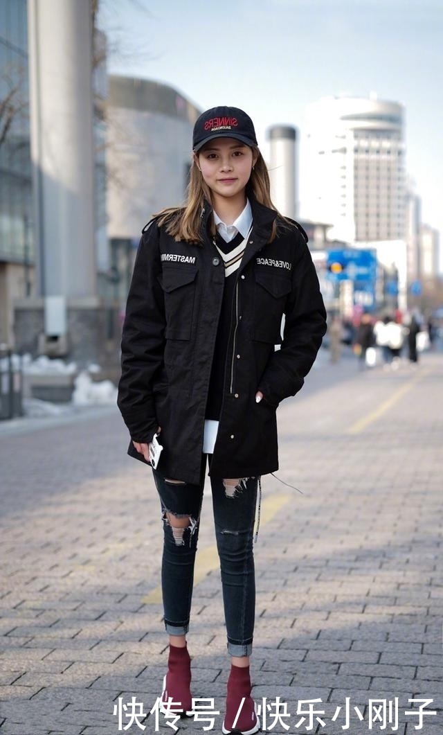 时尚穿搭,美女一身白色系的搭配,温婉又气质十足