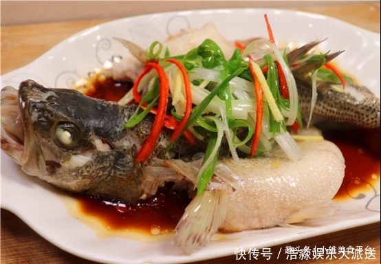 味道|做清蒸鱼时,放生抽还是放蒸鱼豉油都不对!大厨教你正确做法
