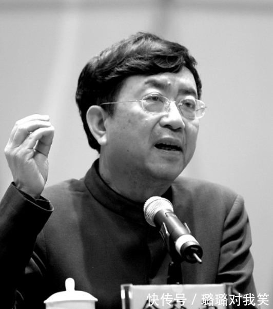 易中天$余秋雨的文学水平如何?易中天的评价很犀利,金庸的评价则很幽默