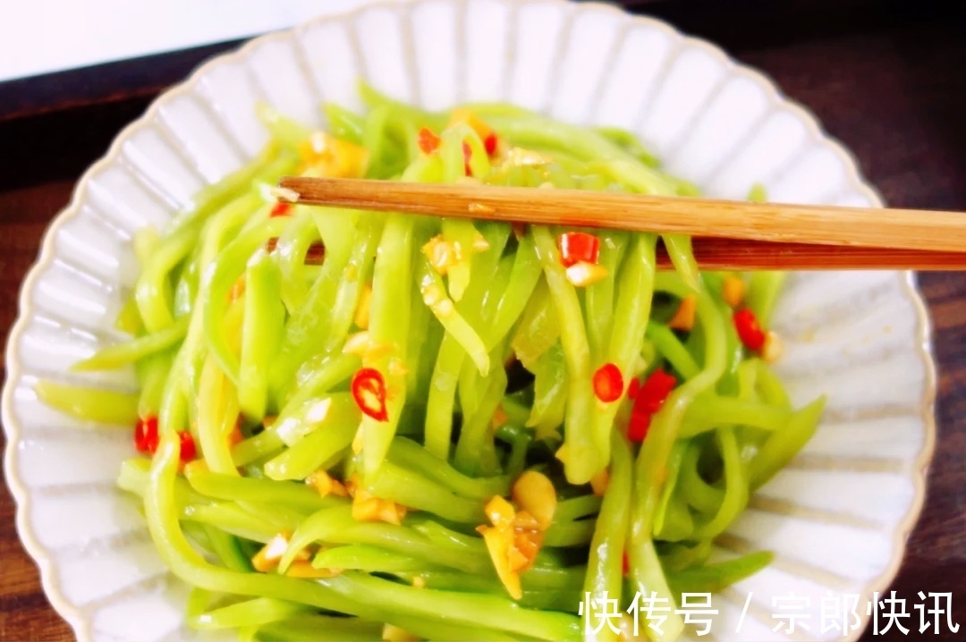 莴笋|美食家常菜推荐莴笋炒肉，凉拌莴笋，爆炒麻辣鸡胗，爽口开胃