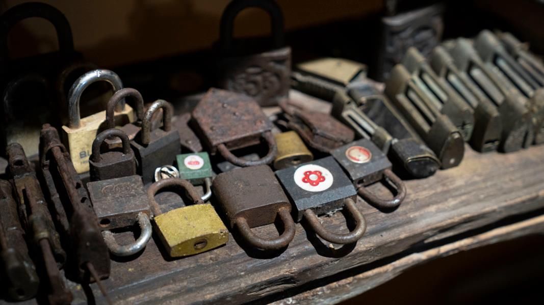 旧物|他在收“废品”的时候 收集了乡愁和历史