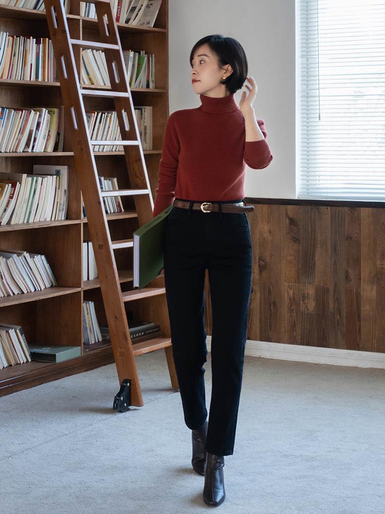 直筒|奔三奔四的女性如何选牛仔裤,掌握这几个搭配方法,洋气又减龄