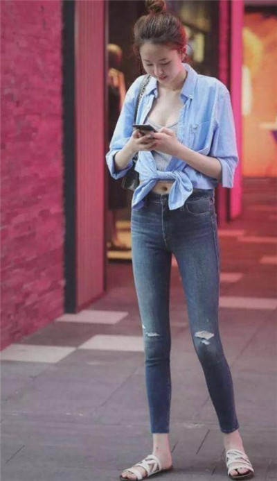 可爱|街拍性感可爱的小姐姐,身材紧致动人,很不错的姑娘