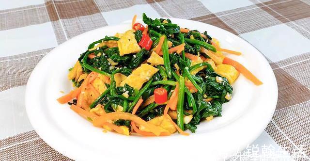 冬天这样吃菠菜，比红烧肉还下饭，加上两个鸡蛋，10分钟就上桌