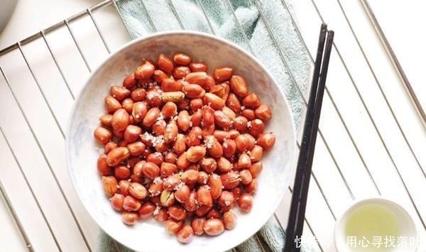 花生|炒花生米时，直接下锅就废了，多加一步，花生更香脆，还不回潮