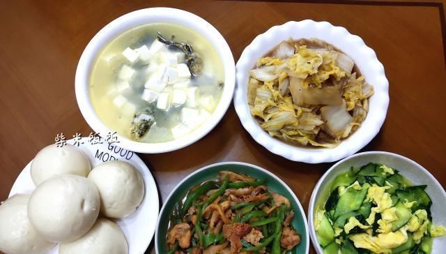 我家晚餐,3菜1汤,下班后40分钟做好,家人吃得好,再累也高兴