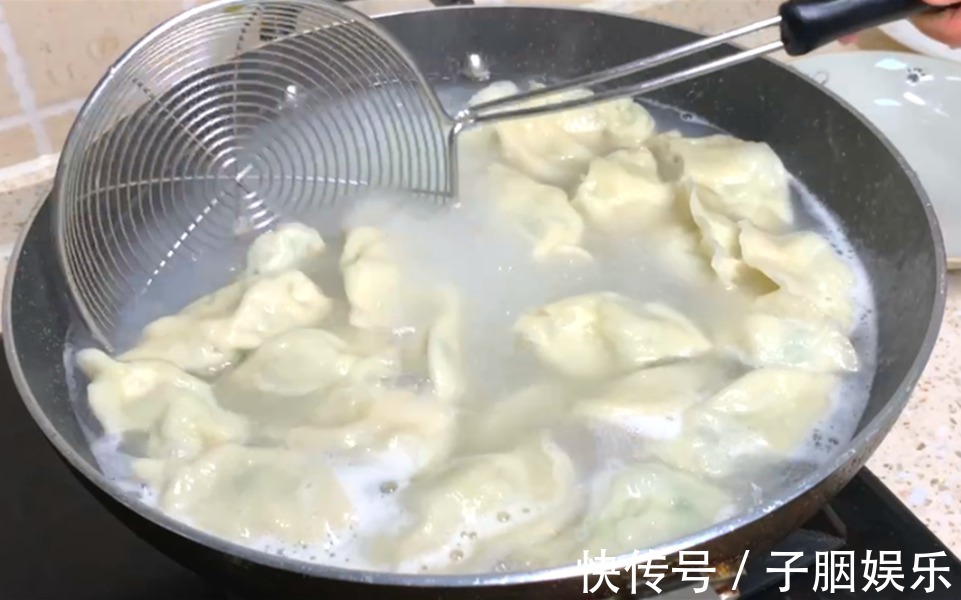 饺子皮|夏天用此肉包饺子,比猪肉便宜,比大虾鲜,我家一周吃4次,太香了