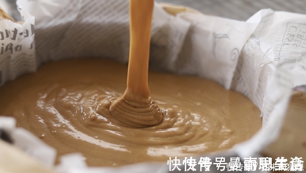 想吃马拉糕,不用去茶楼了,教你自己做,蓬松柔软,不沾刀不粘牙