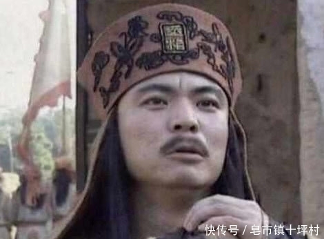 浇地|他发现地上草的颜色不对,下令用热油浇地,结果地下一片哀嚎