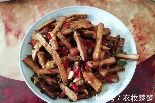 奶奶|孩子过生日,奶奶做了一桌菜,朋友圈火了,网友:我也想过生日了