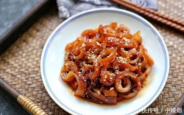 下酒|最美味的下酒菜,买肉时猪皮可别扔,卤一卤下饭又下酒