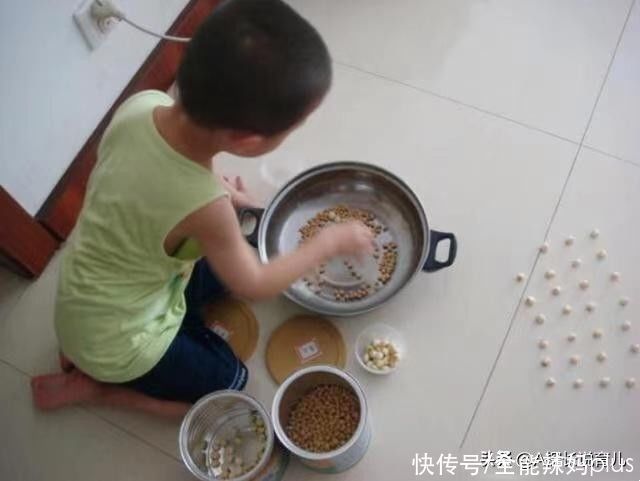 孩子|“暑假作业带一万粒大米”宝妈陪娃数到半夜,质问老师遭“打脸”