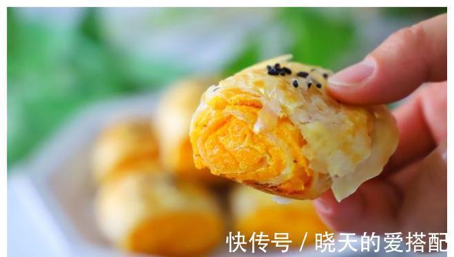 红薯新吃法,做成快手早餐饼,奶香十足,咬一口酥掉渣,真过瘾