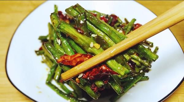 做法|干煸豆角简单快速的做法，不需提前过油，出锅麻，辣，入味，香