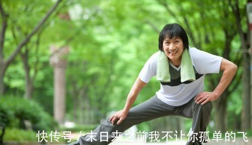 金银花茶|李时珍说它是“咽炎克星”,早晚喝一杯,清肺止咳,拒绝咽炎发作