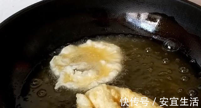炸制|我家面粉从不蒸馒头,加1个鸡蛋,筷子一搅,出锅给肉不换,真香