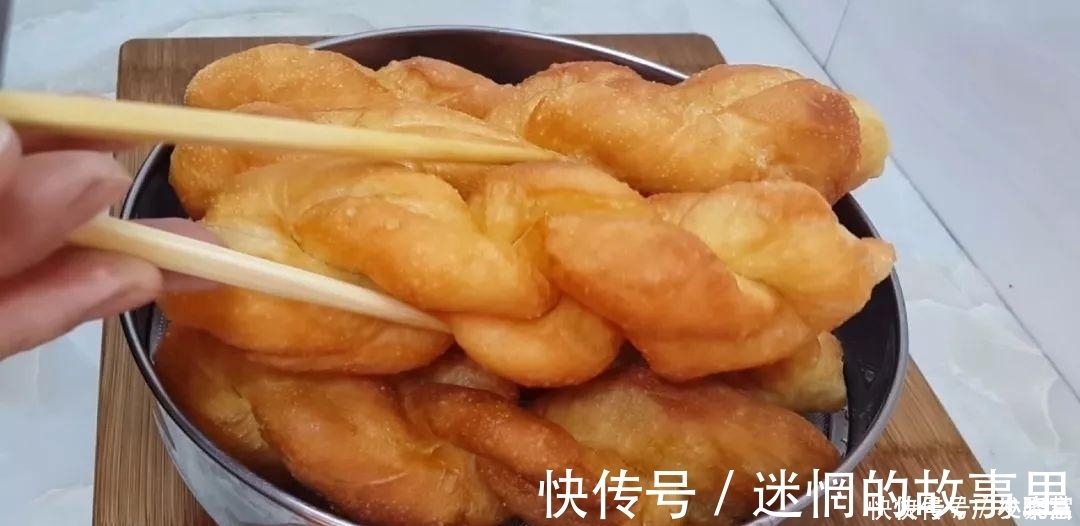 油条|2个鸡蛋,1袋牛奶,不用一滴水,比油条面包还好吃,放凉都不会硬