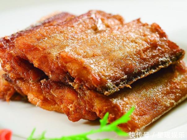 炸带鱼,挂面糊用淀粉还是面粉?学会这个做法,带鱼又香又酥脆