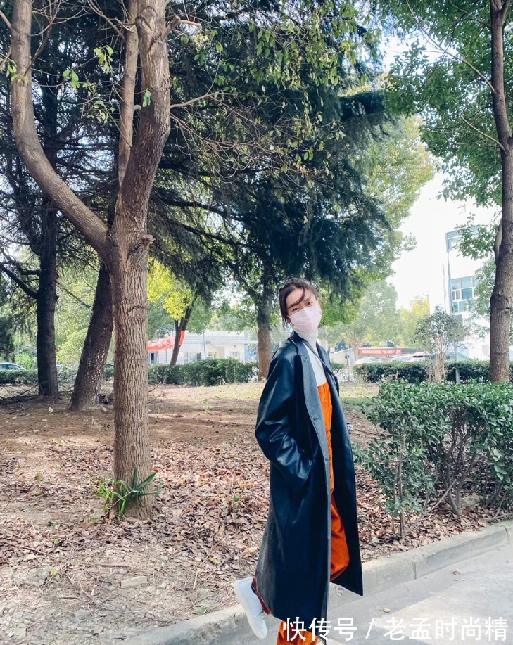 高级感|刘雯蓝色西装搭配长款毛呢外套,温柔又有气质