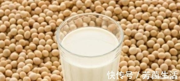 中老年人|“夺命保温杯”被曝光,放入热水出来却是毒水,很多家长仍在购买