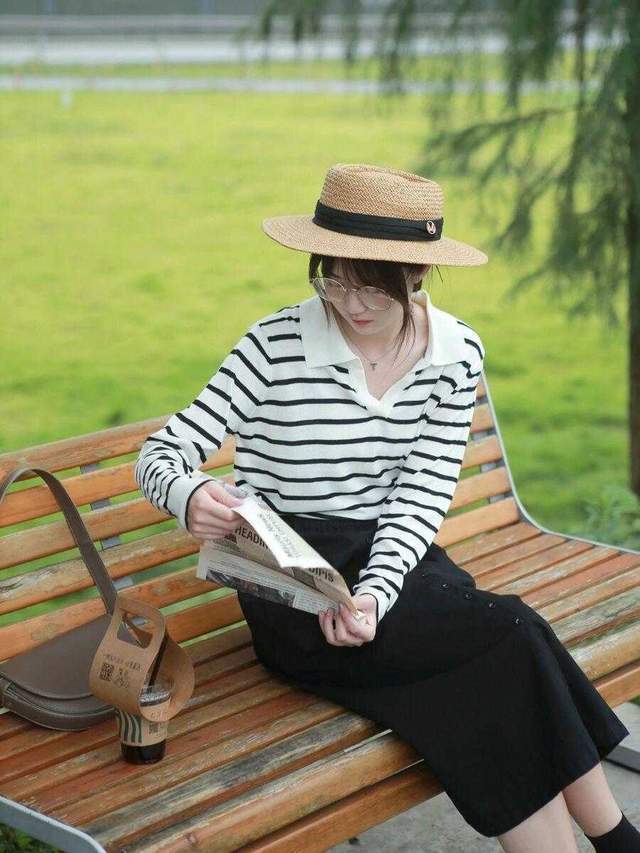 平底鞋|小个子和微胖穿搭如何避雷?条纹衫搭配半身裙,能提升气质还洋气