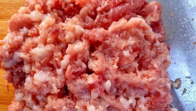 拌猪肉饺子馅时,加点“这种水”,饺子馅鲜嫩多汁,饺子更可口