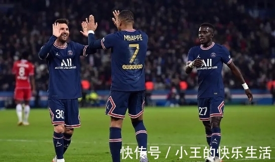 进球|C罗和梅西的差距明显,C罗破坏球队体系,梅西融入巴黎阵容?