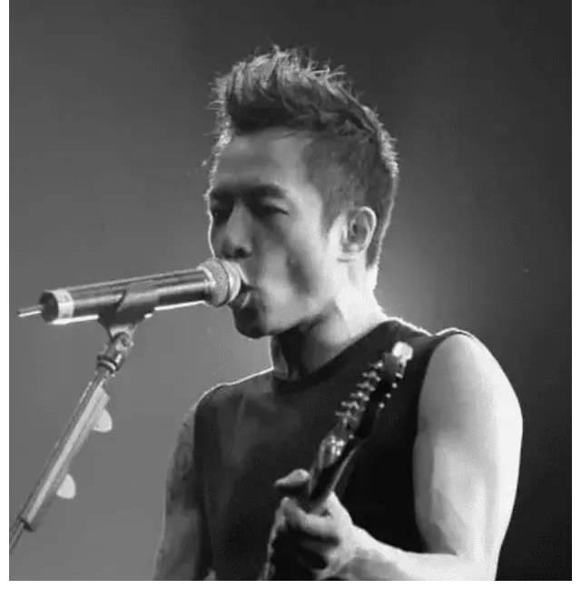 吉他手|披荆斩棘，hold不住黄贯中的狂