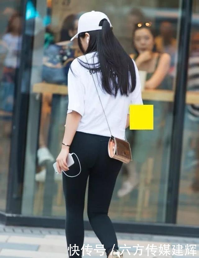  养眼|瑜珈裤+高跟鞋，小姐姐经典黑白搭配时尚，养眼