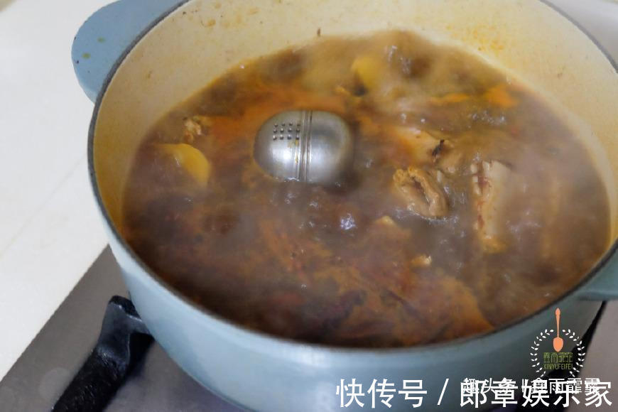 为什么做的排骨又柴还不香，大厨说第一步就做错了，难怪不好吃！