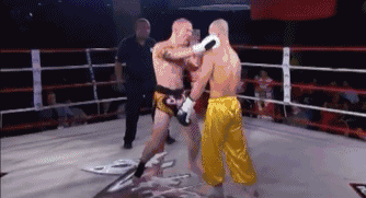 |搞笑GIF:妹子,我就想看看你怎么出来!