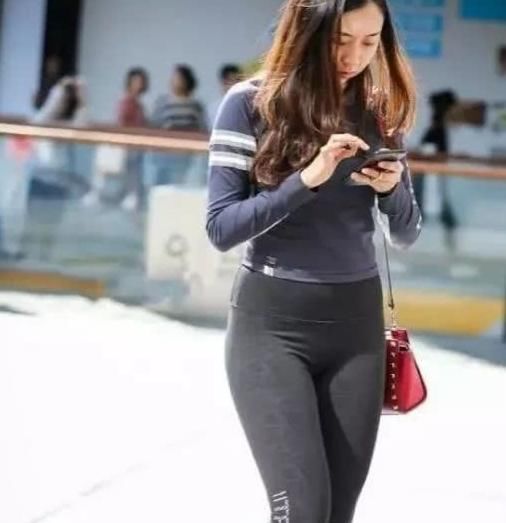 打底裤美女的魅力,曲线唯美,望尘莫及