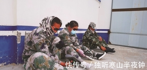 赛特尔|擦很多防晒霜也会晒黑,靠给小蜥蜴唱歌排遣寂寞,她们却坚守在这片沙漠!