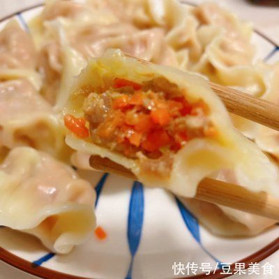 老妈做的牛肉胡萝卜馅饺子，怎么吃都不腻