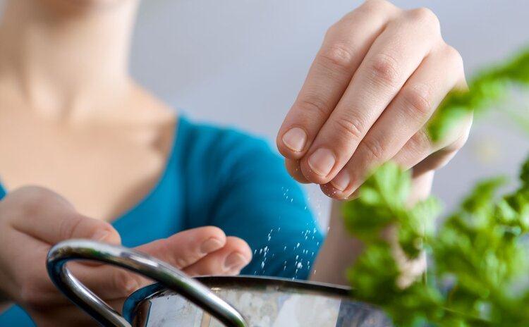 盐水|晨起第一杯水,很多人没喝对!喝错有害健康,一文告诉你怎么喝