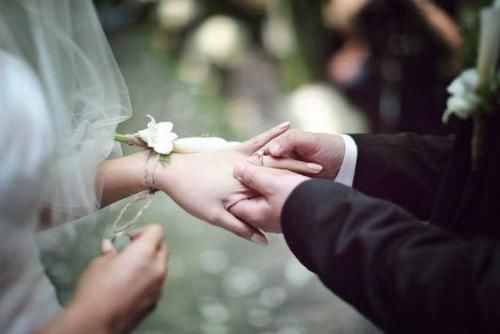 医生|剖腹产一周后产妇伤口崩开,医生怒斥老公:“真不配做人家丈夫”