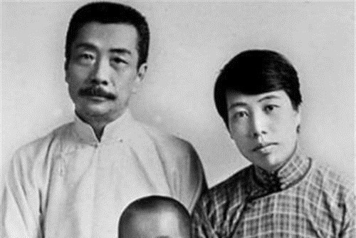 中国历史&郭沫若4字骂鲁迅,鲁迅加一字机智骂回,就道出了郭沫若的一生