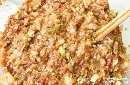 馅料|白菜焯水再包馅大错特错,加盐也不对,这种做法最正确,香嫩紧实