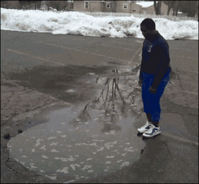 |搞笑GIF趣图:看漂亮小姐姐在线给大家跳舞,大家都很支持