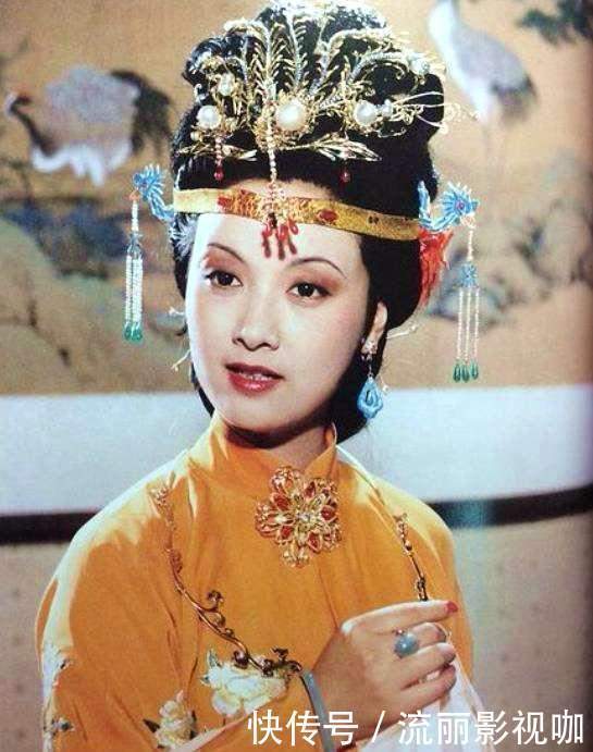 表象|王熙凤的血崩只是表象,真正使她丧命原因太隐晦,曹雪芹早有暗示