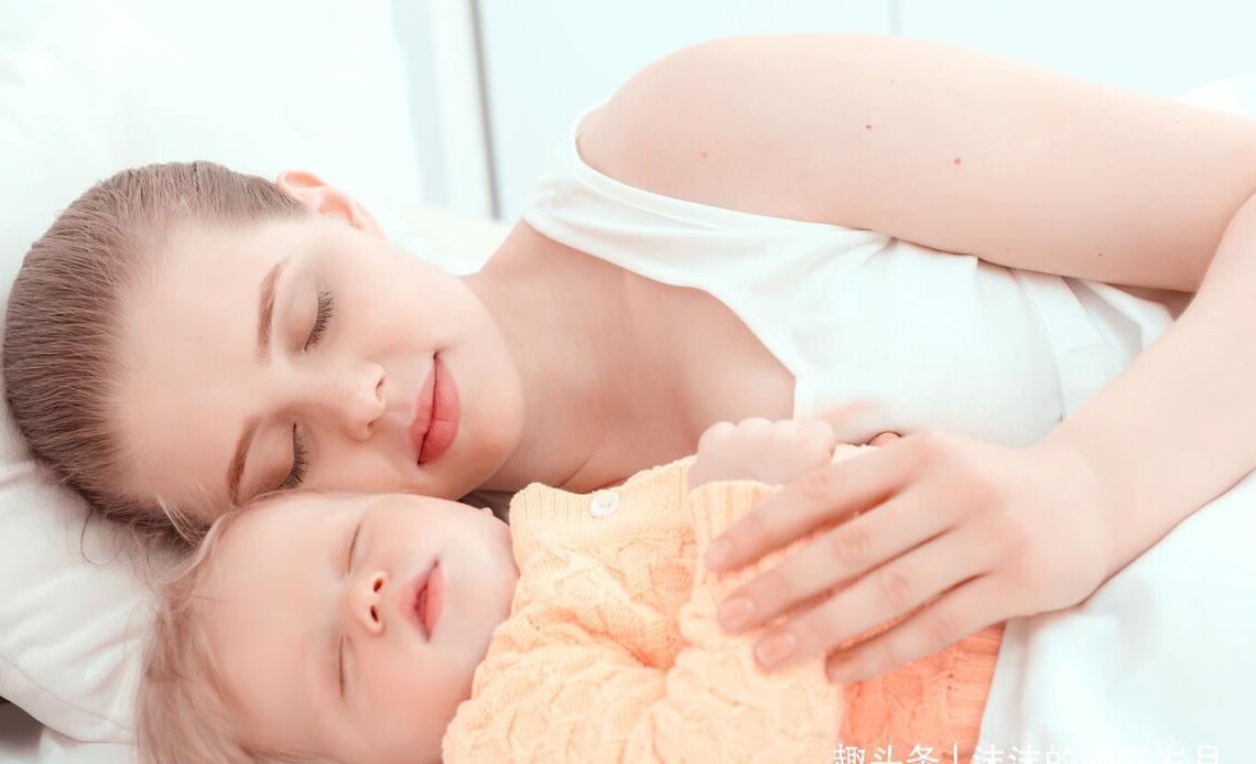 妈妈|宝宝睡醒后通常会有3种表现,若是最后一种,妈妈就偷着乐吧