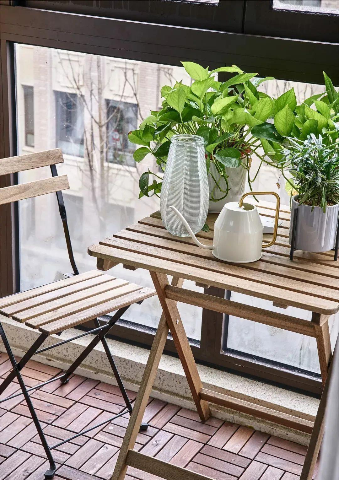 搭配|87㎡现代简约家居,一整面沙发墙做书柜,真心漂亮又实用!