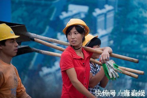 女性|45岁女性开始衰老后,身上2个地方会“变深”,没有的人还很年轻