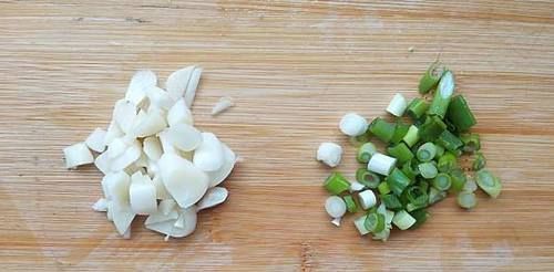 肉丝|炒猪肉时,先放油还是先放肉?很多人都搞错了,难怪肉又老又硬