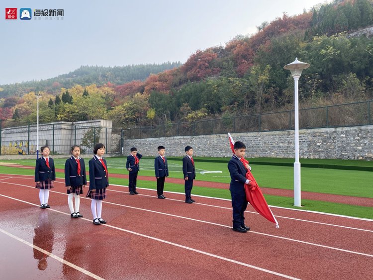 新闻记者|一场特别的升旗仪式——抗疫英雄陈子国为山东大学辅仁学校启正校区学生演讲